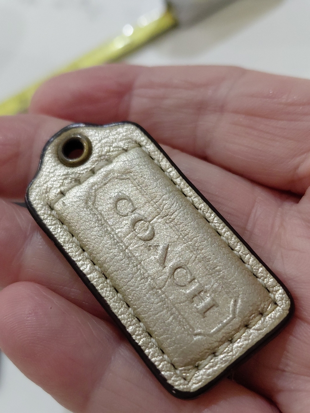 6 Coach Small Hangtags, Browns,blacks,light Silver, Shiny Gray,light Tan - Picture 11 of 15